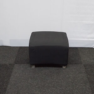 Loungepoef met bekleding zwart of wit
